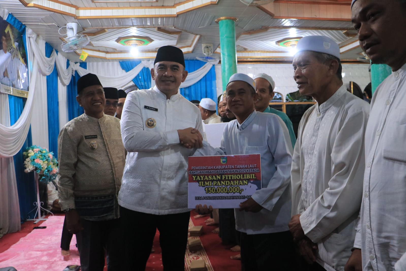 Pemkab Tanah Laut Salurkan Dana Hibah Rp 1 Miliar Lebih dalam Safari Ramadhan di Bati-Bati