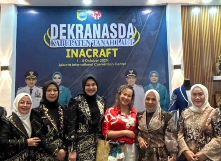 Pameran Inacraft 2025: Hj. Dian Rahmat promosikan Kekayaan Budaya Kerajinan Tanah Laut