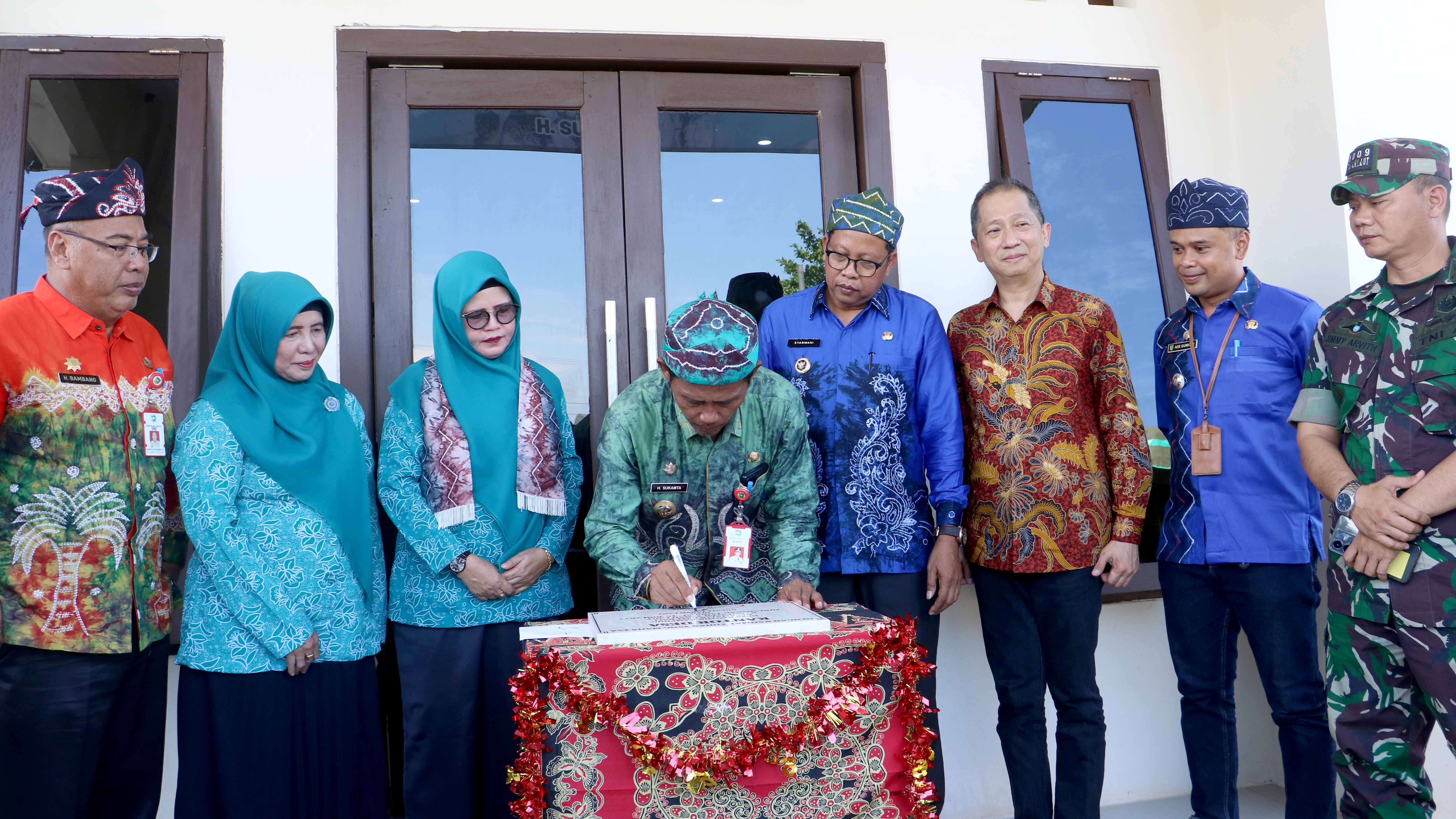 Warga Syukuri Peresmian Kantor Desa Baru