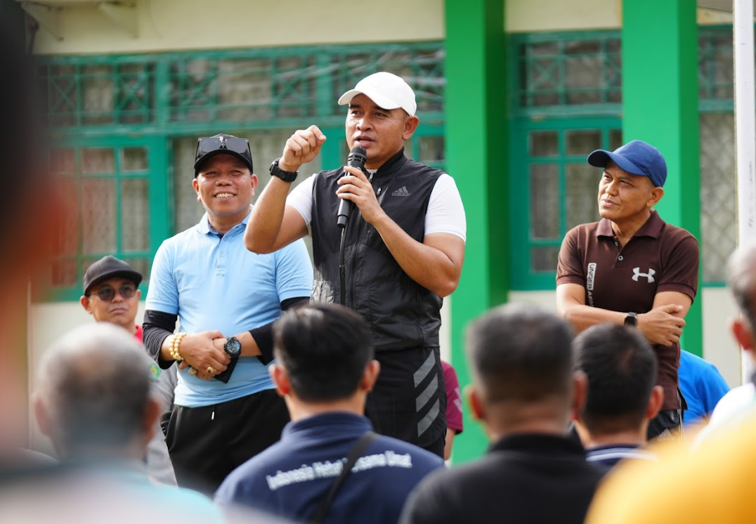 Hangat dan Penuh Canda, Bupati Tanah Laut Berolahraga Bareng ASN Kemenag