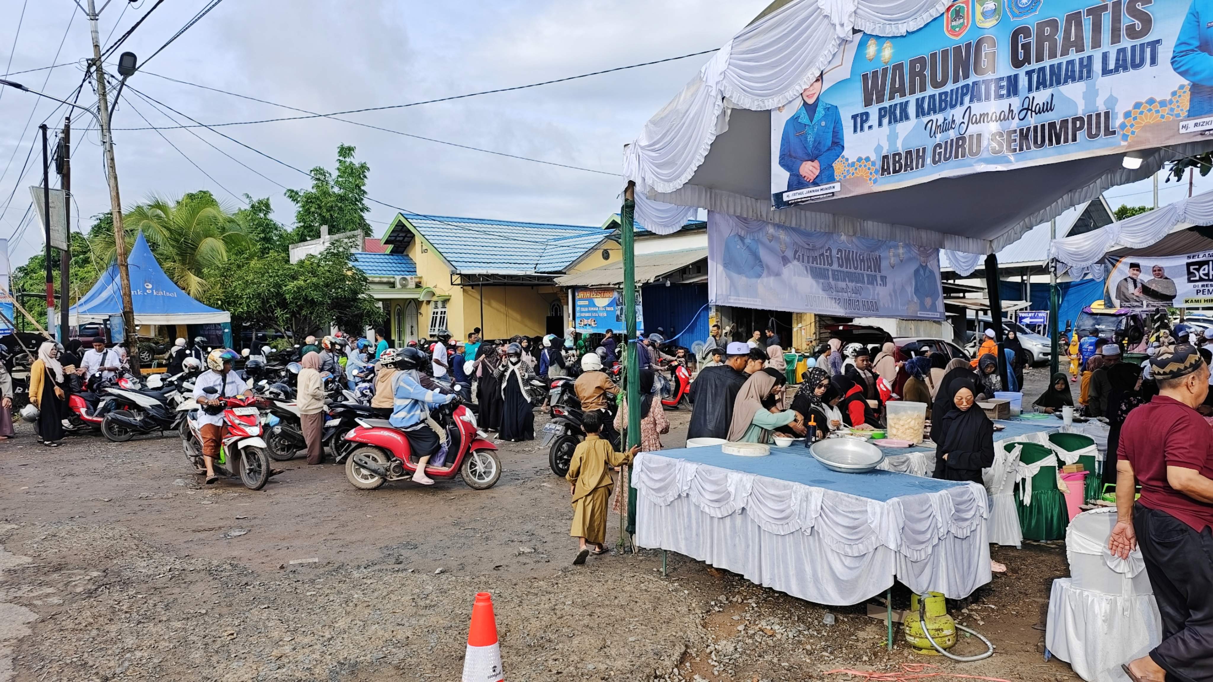 Posko Relawan Pemkab Tala di Desa Banyu Irang Dipadati Jamaah