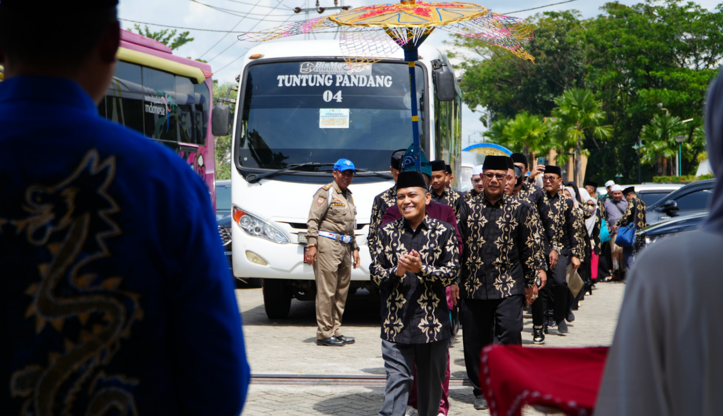 Penyambutan Hangat di Martapura, Kafilah Tanah Laut Resmi Tiba untuk MTQ ke-36 Tingkat Provinsi Kali