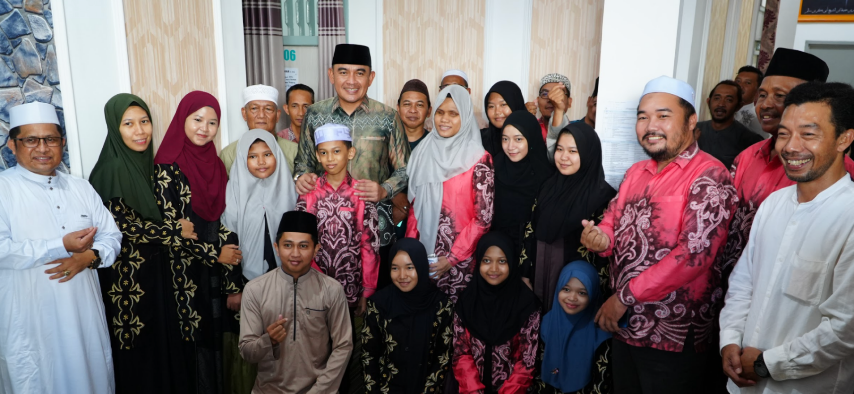 Bupati Rahmat Kunjungi Pemondokan Kafilah MTQ Kalsel, Beri Dukungan dan Bingkisan