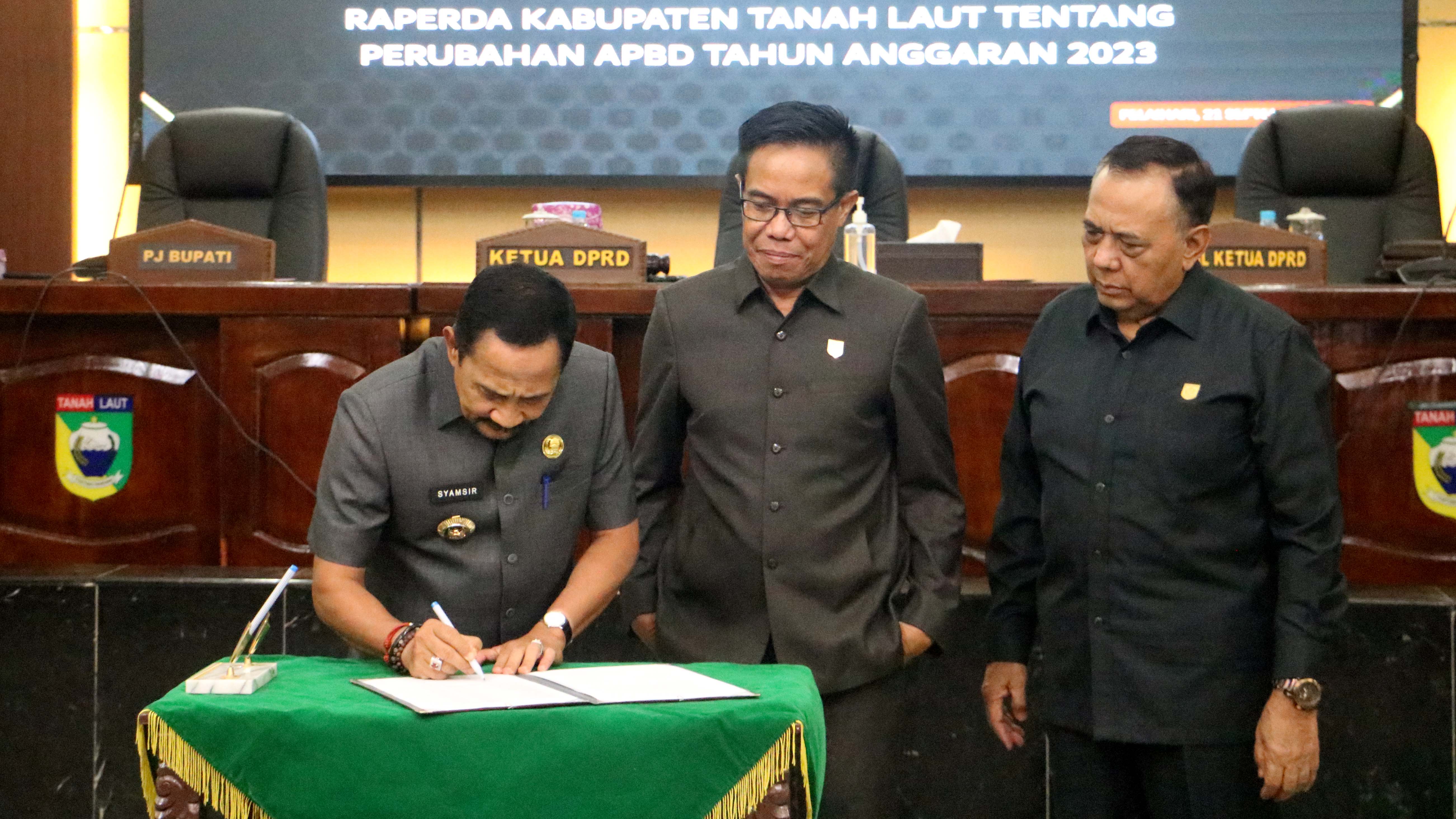 Satu Hari Usai Dilantik, Pj Bupati Tala Sepakati Perubahan APBD TA 2023