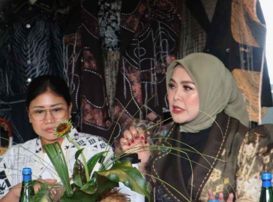 Ketua Dewan Kerajinan Nasional Daerah Tanah Laut (Dekranasda Tala), Hj. Dian Rahmat, telah meluncurk