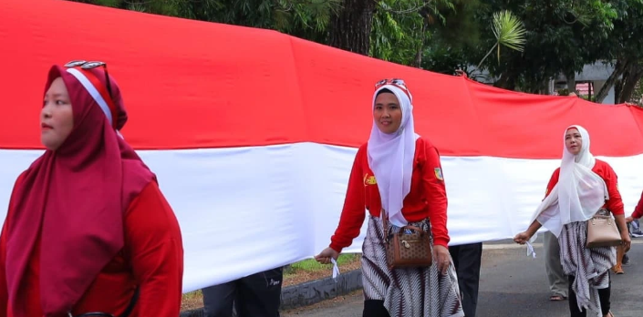 Tala Sukses Gelar Upacara Pengibaran Bendera Merah Putih dan Bendera Raksasa 80 Meter