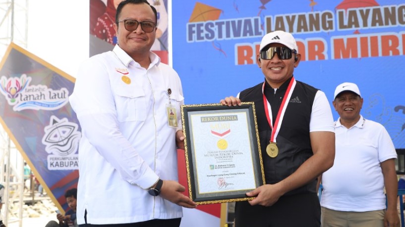 Bupati Tanah Laut H. Rahmat Resmikan Festival Layang-Layang Batakan, Ukir Rekor MURI
