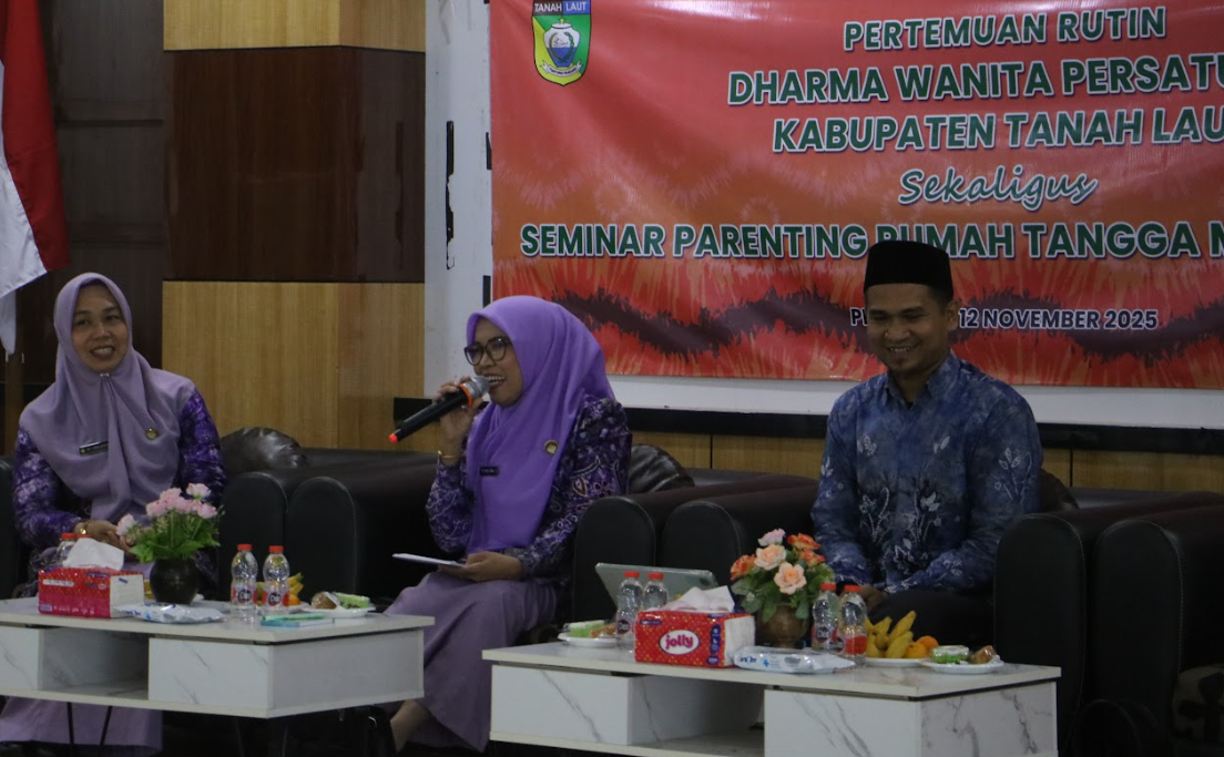 Dharma Wanita Persatuan Kabupaten Tanah Laut Gelar Pertemuan Rutin dan Seminar Parenting Rumah Tangg