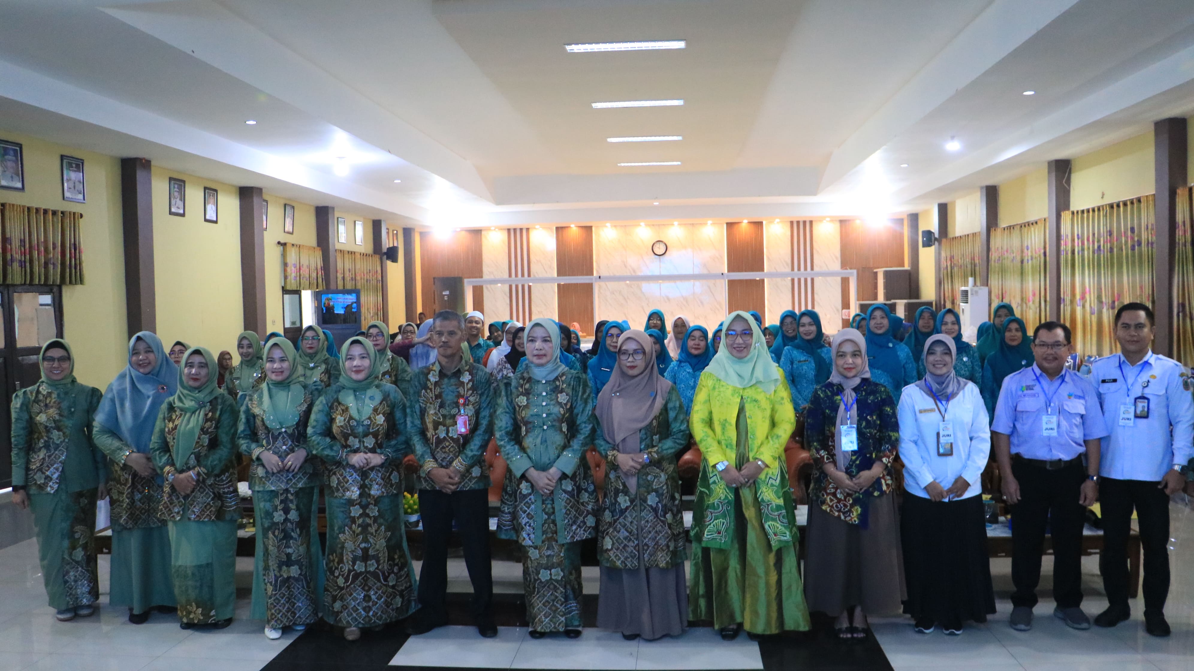 Ketua I Tim Penggerak Pkk Kabupaten Tanah Laut Hj. Wiwi Zazuli Resmi Membuka Lomba Cipta Menu B2SA 