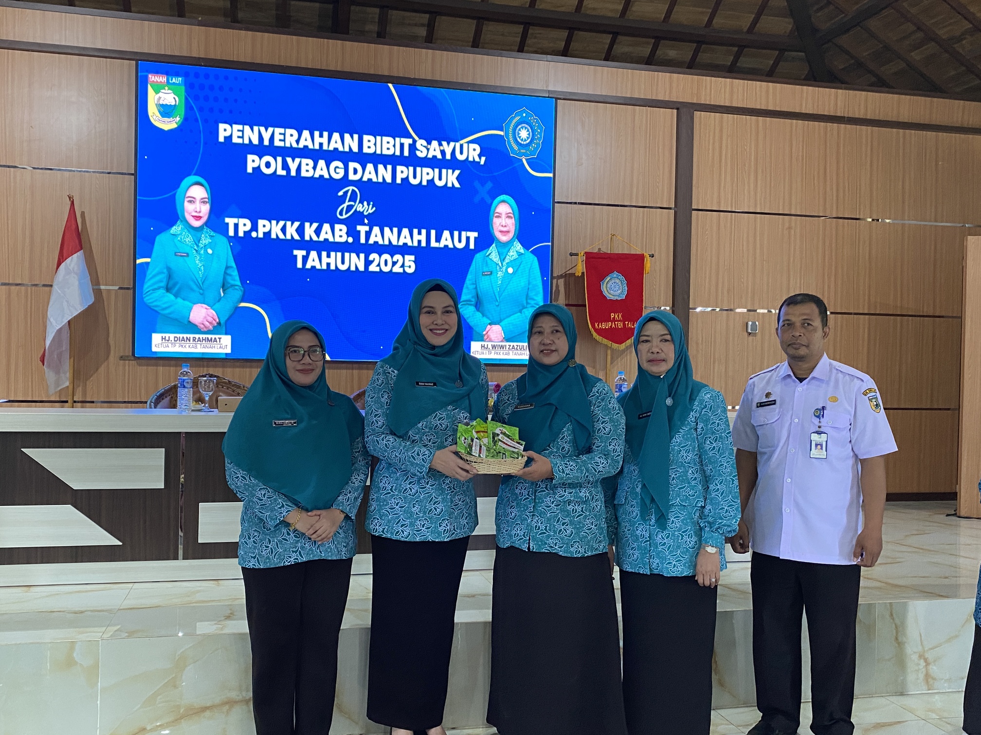 Pelatihan UP2K 2025 Resmi Dibuka, Hj. Dian Rahmat: Wanita Harus Melek Teknologi