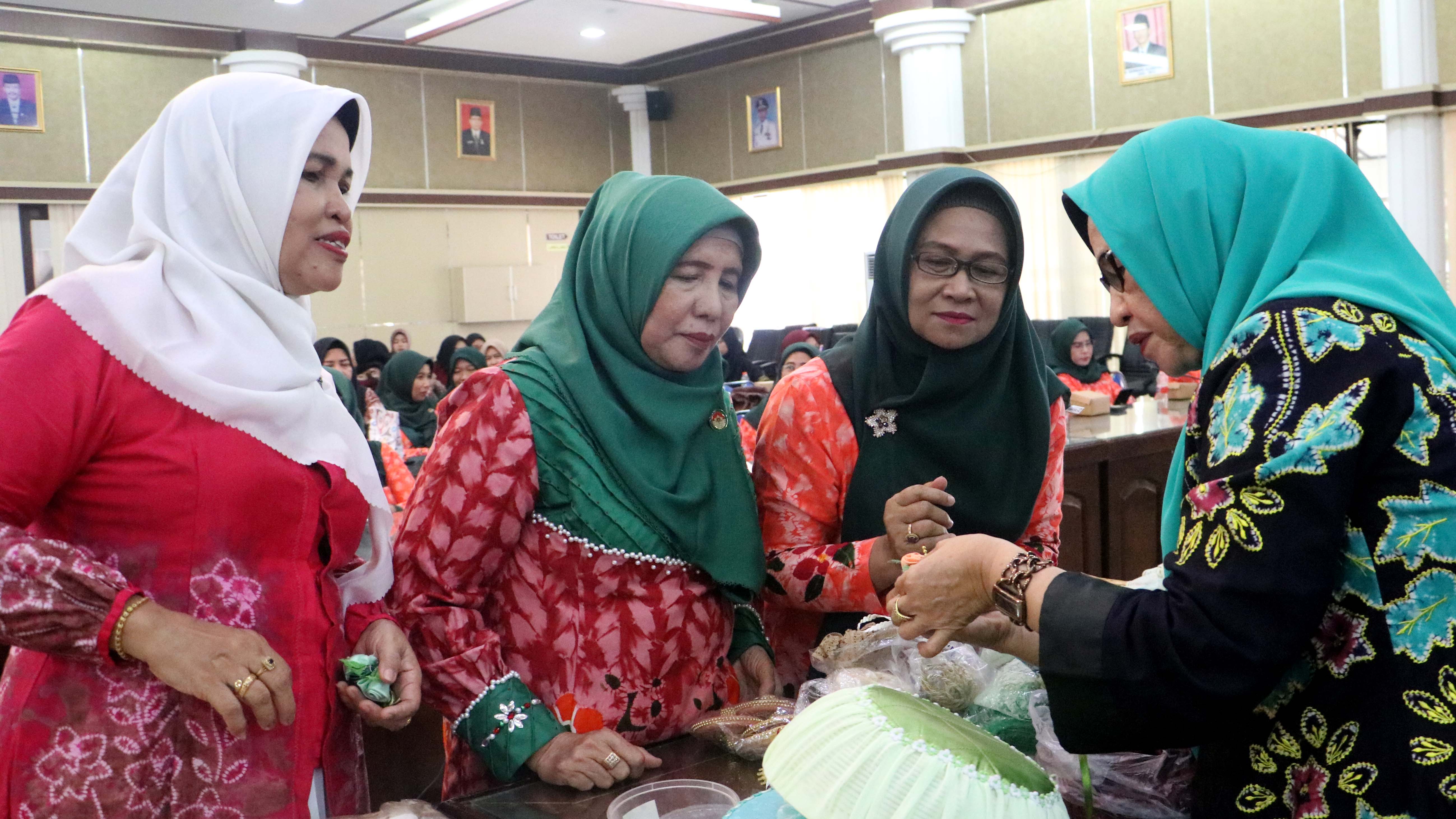 DWP Tala Gelar Silaturahmi Sekaligus Pelatihan Keterampilan Tudung Saji