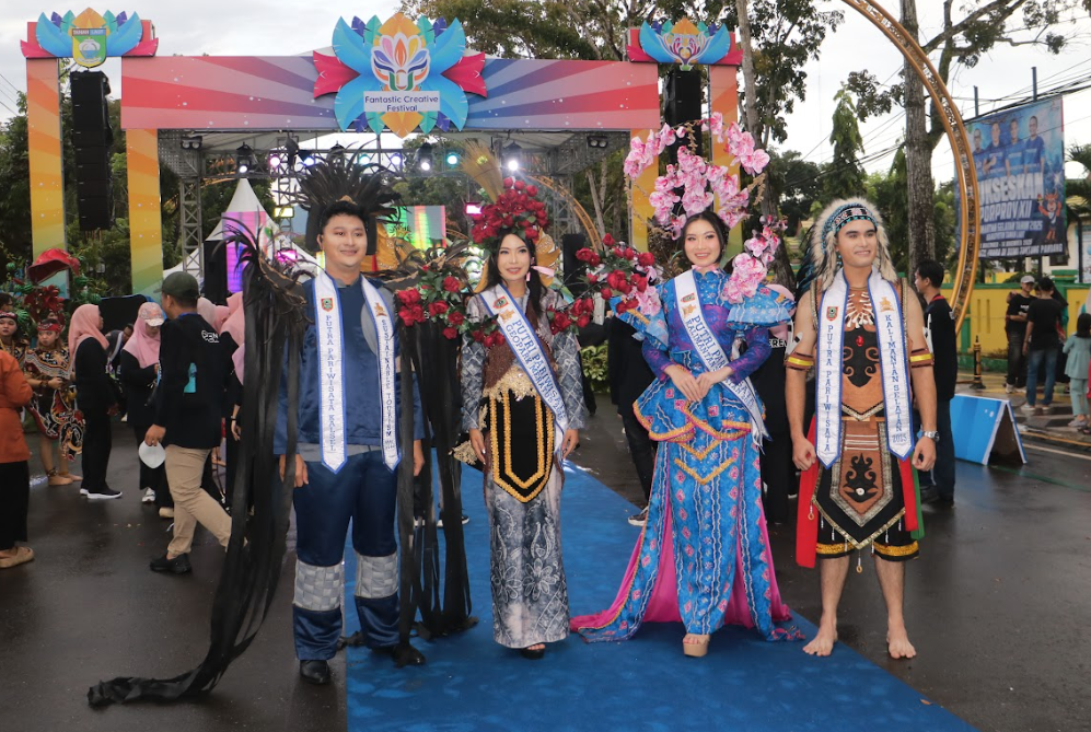 Parade Kolaborasi Fashion Carnaval dengan JFC dalam rangka Keigatan Fantastic Creative Festival 2025