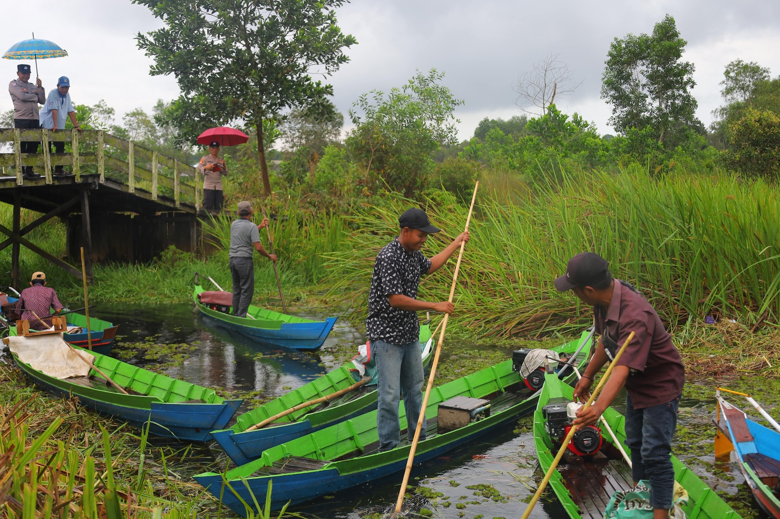 15 Nelayan KUB Beruntung Desa Bati-Bati Terima Bantuan Perahu Bermotor