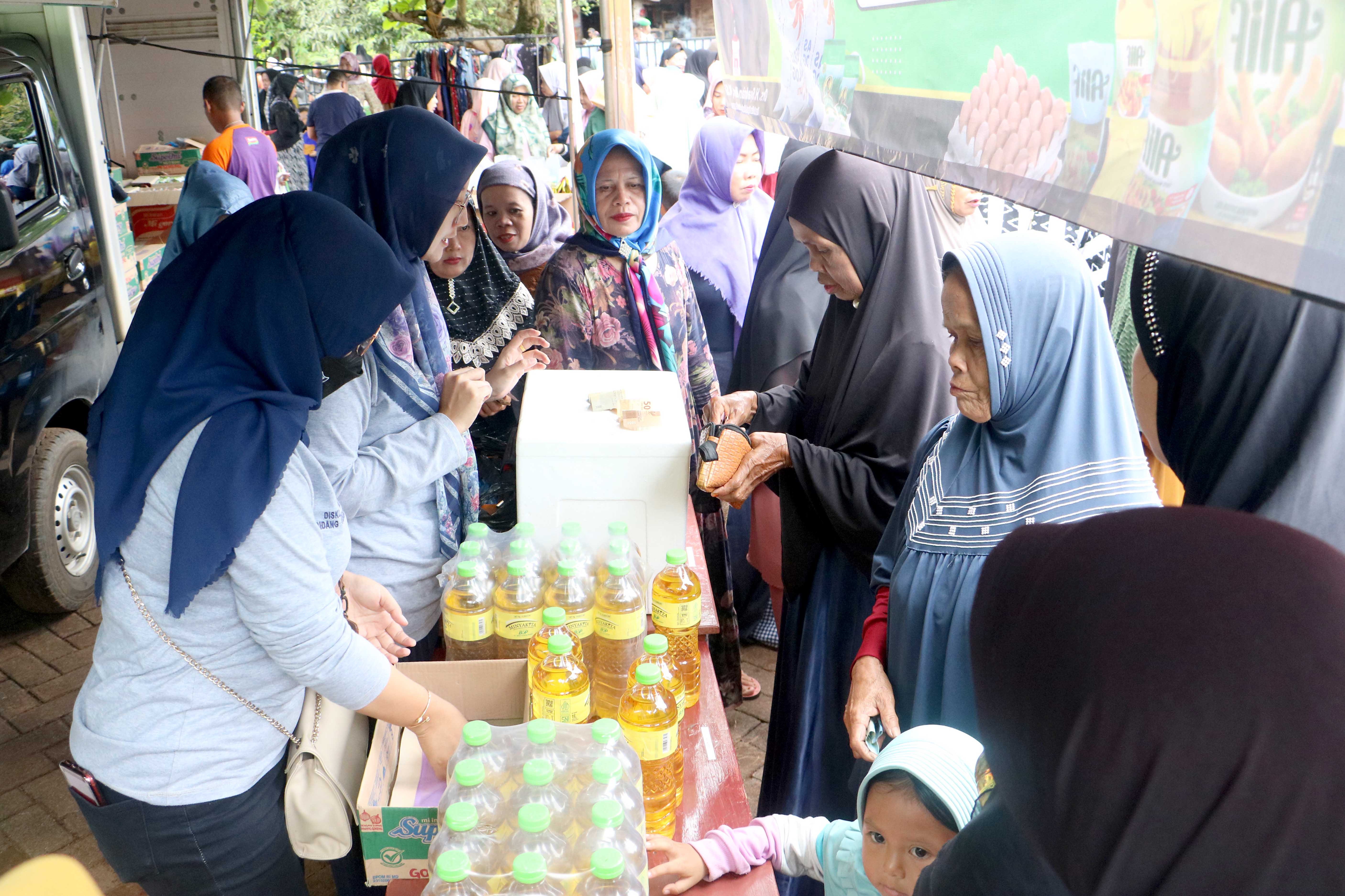 Harga Miring, Pasar Murah Saat MTP Dipadati Pembeli