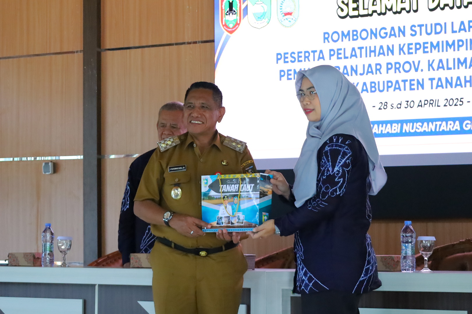 H. Muhammad Zazuli Sambut Hangat Peserta Studi Lapangan dari Kabupaten Banjar dan BPSDMD Kalsel