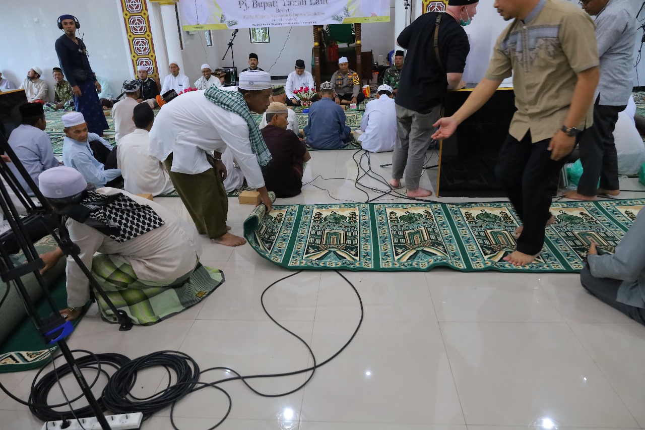 Baru Rampung, Masjid Al Anshar Desa Bingkulu Langsung Manfaatkan Bantuan Safari Ramadan