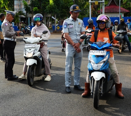 Dishub Tanah Laut Gelar Sosialisasi Tertib Berkeselamatan Bagi Para Pengendara