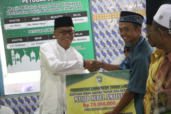 Tiga Masjid di Kecamatan Bajuin Terima Dana Hibah dari Pemkab Tala