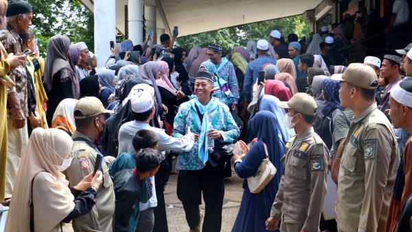 Pelepasan Keberangkatan Jemaah Calon Haji Dipadati Ratusan Keluarga