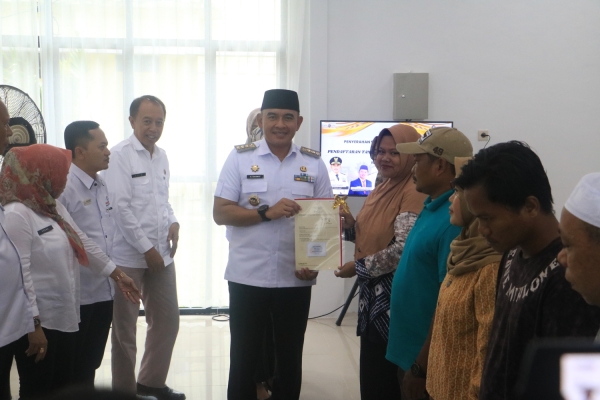 Serahkan 529 Sertifikat PTSL, Rahmat Sebut Kolaborasi  Solusi Persoalan Pertanahan di Tala