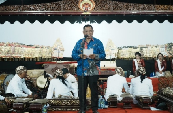 Wakil Bupati Tala: Wayang Kulit Bukan Sekedar Tontonan Namun Juga Tuntunan