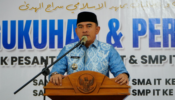Bupati Rahmat Hadiri Wisuda Santri Sirajul Huda, Tekankan Pentingnya Pendidikan Karakter di Era Digi