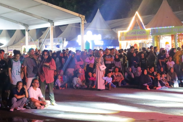 Ribuan Orang Tonton Hiburan Malam Tala Expo 2023