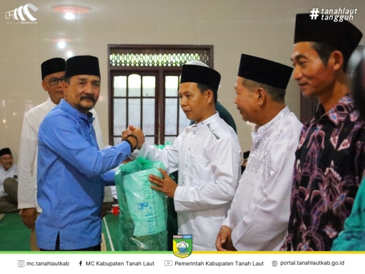 Pj. Bupati Tala serahkan Bantuan Hibah Untuk Beberapa Masjid Di Batam