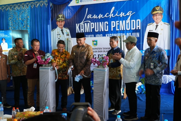 Bupati Tanah Laut Resmikan Kampung Pemuda di Desa Tirtajaya