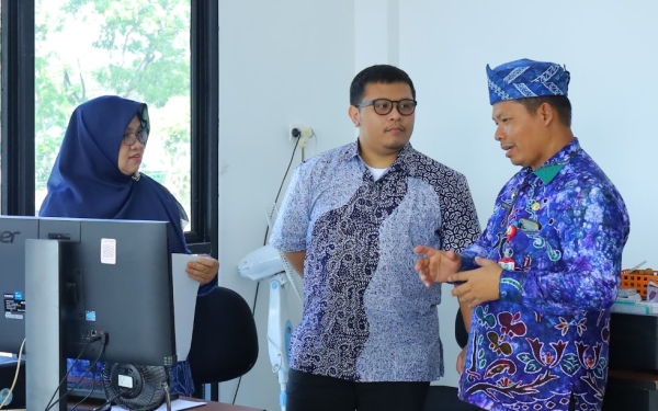 Tim KemenPANRB Lakukan Verifikasi Lapangan Menuju WBK di Disnakerind Tanah Laut