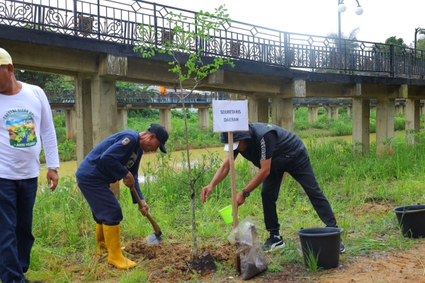 DPRKPLH Tala Lakukan Aksi Taman Pohon Di Siring Mina Tirta
