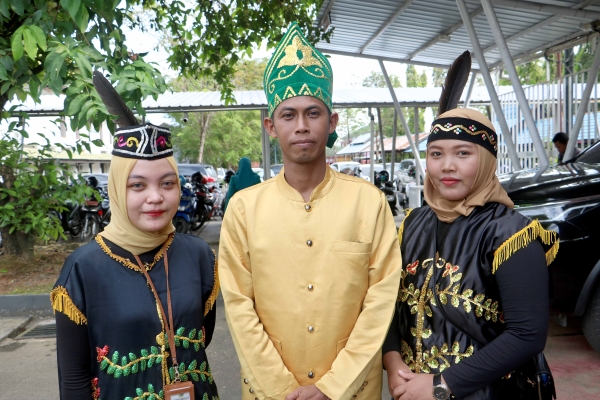 Disiplin Saat Upacara Hardiknas, Tiga Pegawai Bakal Terima TV Langsung dari Bupati Tala
