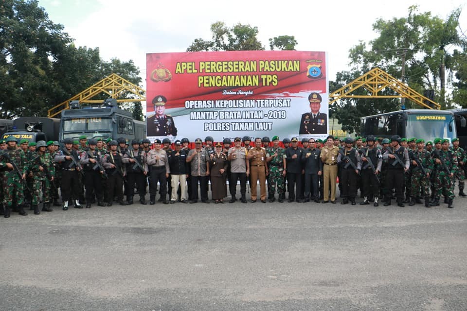 71 Armada Truk Angkut Logistik Pemilu ke Kecamatan