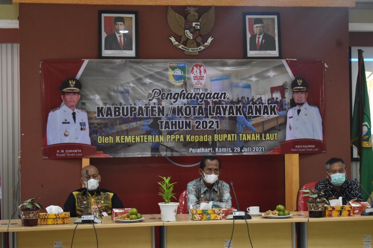 PEMKAB TANAH LAUT RAIH PREDIKAT PRATAMA KABUPATEN LAYAK ANAK