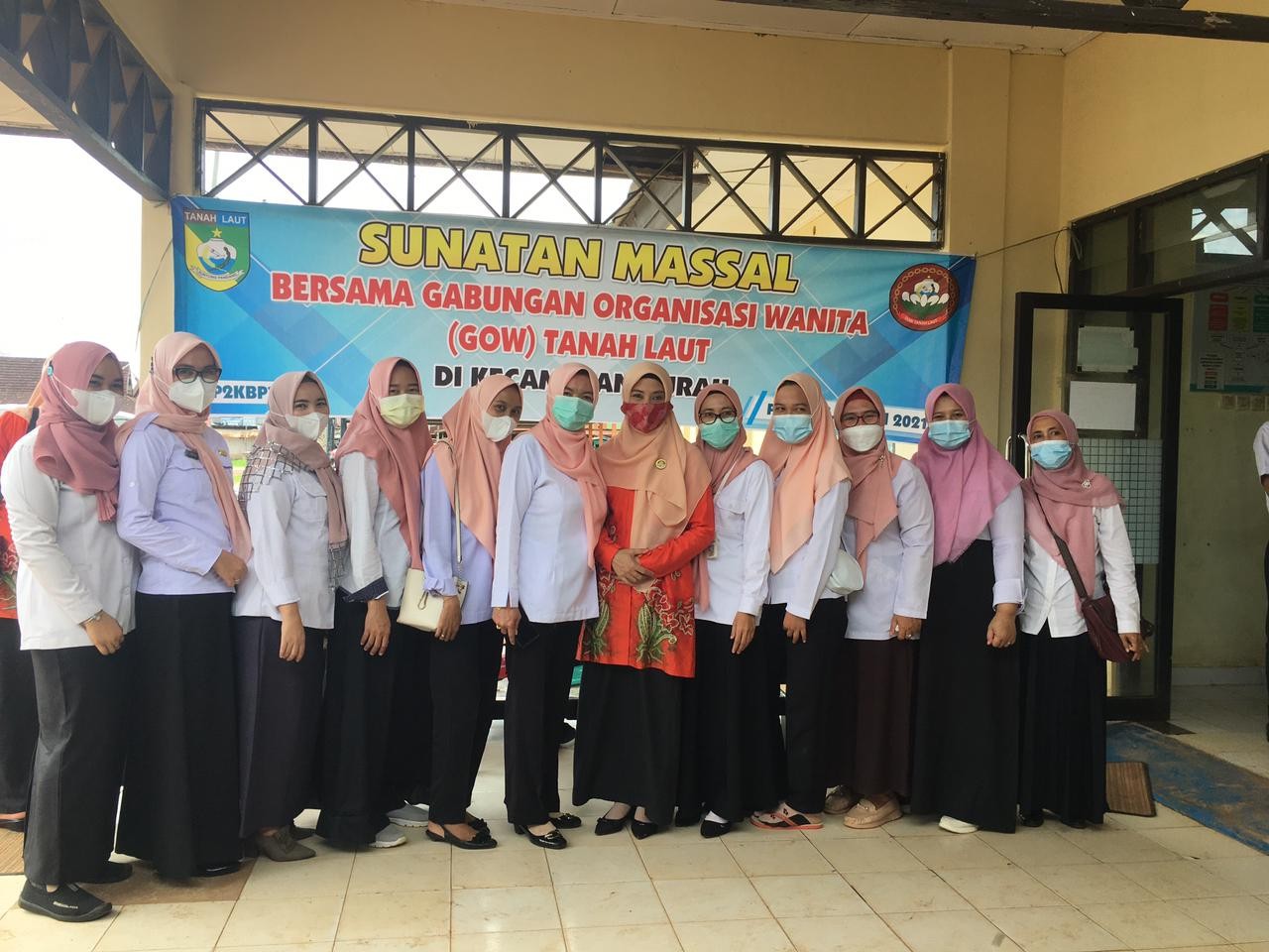 PEMKAB TALA BERDAYAKAN PEREMPUAN MELALUI PROGRAM PELATIHAN INDUSTRI RUMAHAN DAN SOSIALISASI DI DESA