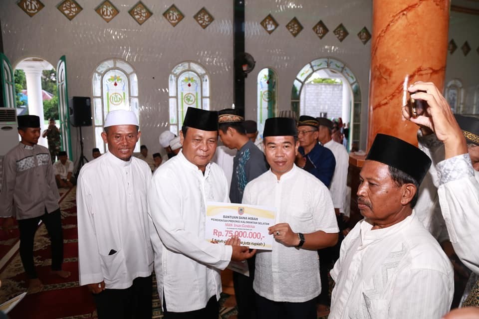 Paman Birin melakukan Safari ramadhan di Masjid Husnul Khatimah Desa Padang  Kecamatan Bati-Bati