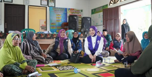 Hj. Dian Rahmat Ketua TP Posyandu Tinjau Program MBG hingga Posyandu 6 SPM