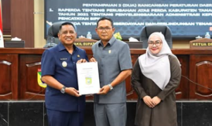 Rapat Paripurna DPRD, Wabup HM Zazuli Sampaikan Dua Raperda Penting Untuk Masyarakat