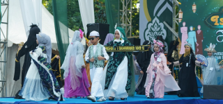 Pesona Busana Islami Warnai Fashion Show Islamic Expo Tanah Laut 2026