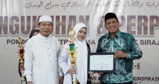 Bukan Perpisahan, Tapi Awal Baru : Wakil Bupati Tanah Laut Lepas Santriwan-Santrwati Sirajul Huda