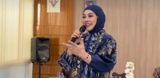 Hj. Dian Rahmat Bekali Finalis Putra Putri Pariwisata Tala Menuju Grand Final