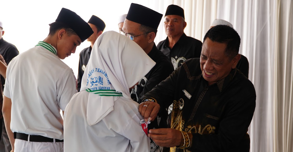 Wabup HM Zazuli Hadiri Pengukuhan dan Purnawiyata Siswa Kelas IX MTs Al Irsyad Pulau Sari
