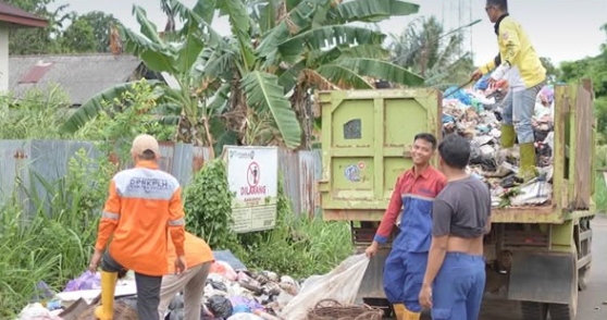 Respons Cepat Keluhan Warga, Pemkab Tanah Laut Bersihkan Tumpukan Sampah di Kawasan Belakang Kuburan Muslimin Pelaihari