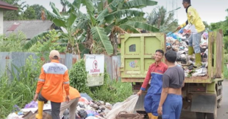 Respons Cepat Keluhan Warga, Pemkab Tanah Laut Bersihkan Tumpukan Sampah di Kawasan Belakang Kuburan Muslimin Pelaihari